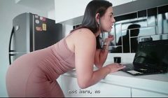 MILF divorciada se folla a Nerd virgen para que la ayude a invertir online ! Kylei Ellish y Pipe Boy