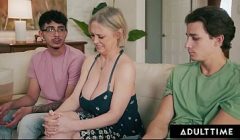 ADULT TIME – Horny Stepbros Team Up To SPITROAST Exasperated Stacked Stepmom Dee Williams