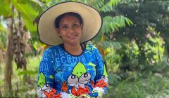 campesina inocente es follada a cambio de unas gallinas