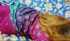 Desi Pakistani Husband wife- Roleplay Jija Sali Ko Lun K Choopay Lagwa Raha hai