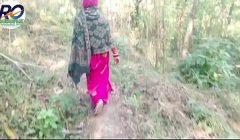 Desi village bhabhi went for a walk in the forest and showed her pussy, breasts and ass by lifting her saree and inserting brinjal in it. Hindi audio player like this