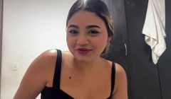Hermanastra quiere que le dé clases de cómo chupar polla