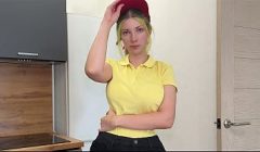 "How about I try your pussy instead of pizza?" I fucked the cute pizza delivery girl