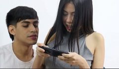 Juego Free Fire con mi hermanastra y ella se pone caliente, que rico es follarme a mi hermosa hermanastra delgada mientras jugamos – porno en espanol