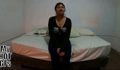 Kiomi quiere dinero y follar.