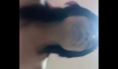 La voy a enbarazar