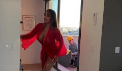 Latina MILF wants her plumber to fuck her with his big cock – La Paisita Oficial