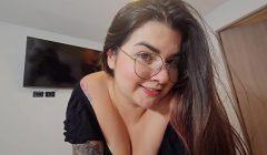 Me follo a mi mejor amiga de culo gordo porque su novio le fue infiel