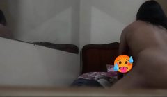 MI COMPADRE Y YO NOS ESCAPAMOS A UN HOTEL Y ME DEJE LLENAR DE LECHE PARA MI MARIDO LO GRABE CON CAMARA ESCONDIDA