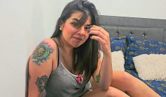 Mi hijastra de gran culo me seduce cuando mi esposa esta en el banco