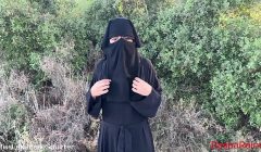 Misslebanesesquirter – شرموطة لبنانية تفرك كسها بالغابة وتعمل نافورة