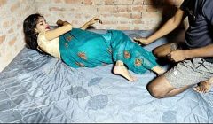Newlywed Desi woman gets her pussy fucked by her neighbor.